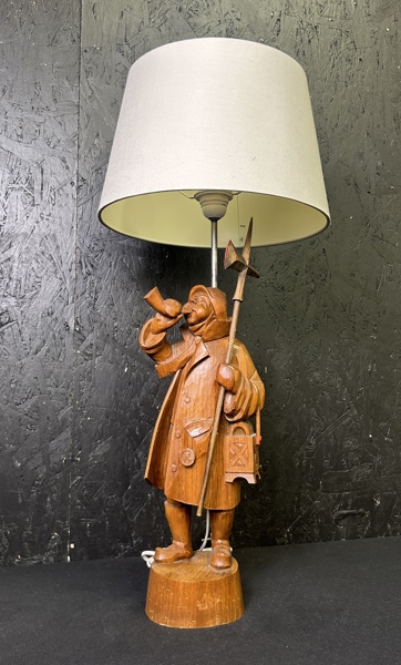 Bordslampa med träskulpturerad fot _1608a_8dc95b547fcb598_lg.jpeg