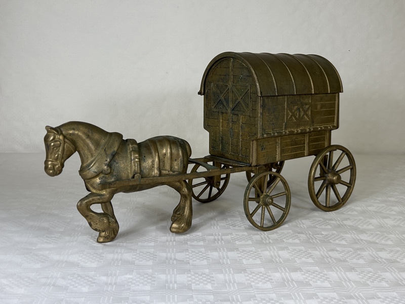 Häst med vagn, mässing, 1900-tal.