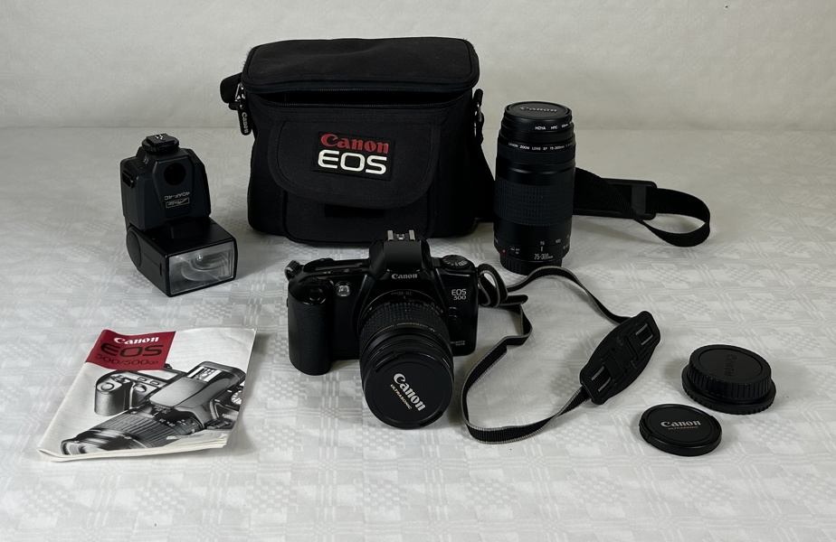 Kamera, Canon "EOS 500", med tillbehör.