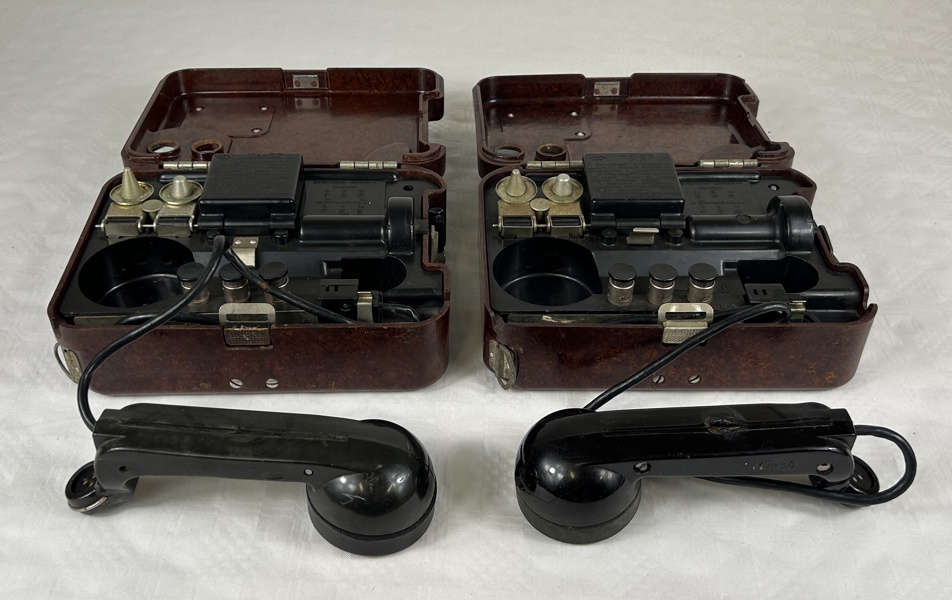 Militärtelefoner, 2 st, Ryssland, 1957.
