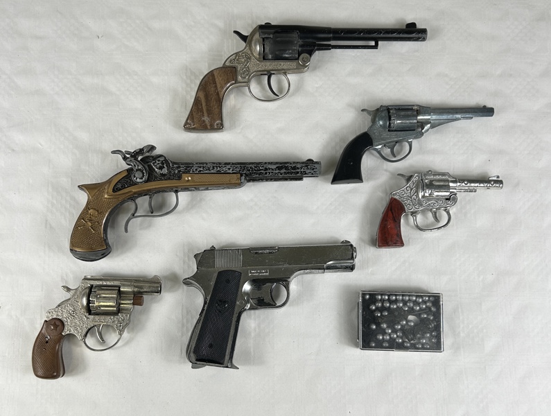 Leksakspistoler, 6 st, Italien och England.