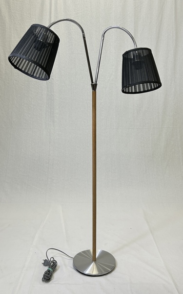 Golvlampa. Belid, typ G3353, trä/metall, två armad. 