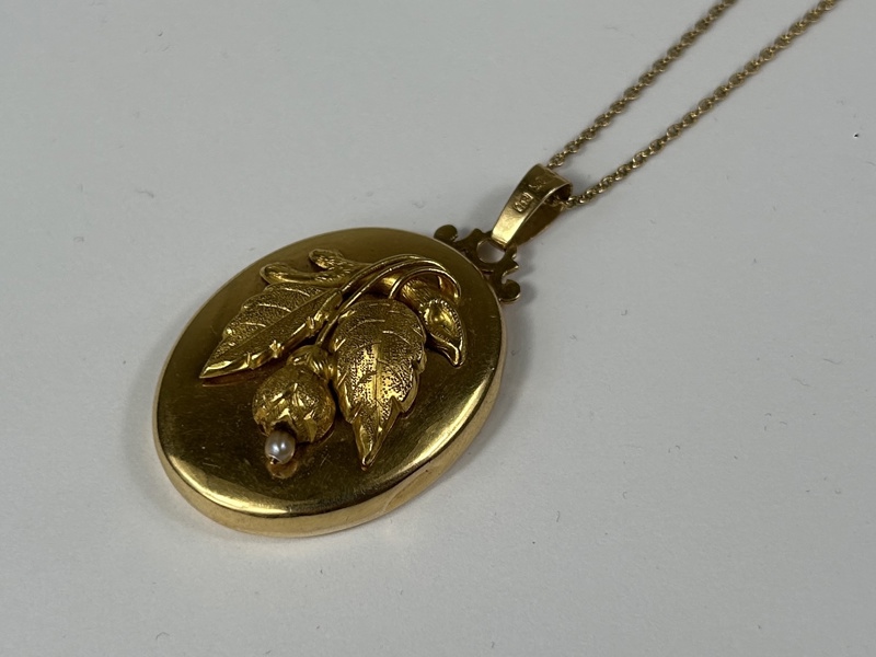 Halsband med hänge, 18k guld.
