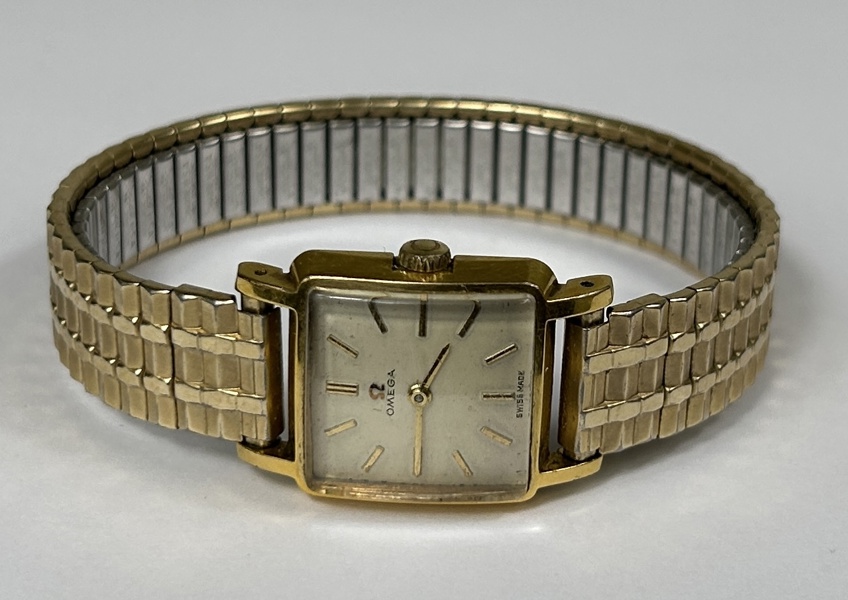 Damarmbandsur, Omega.