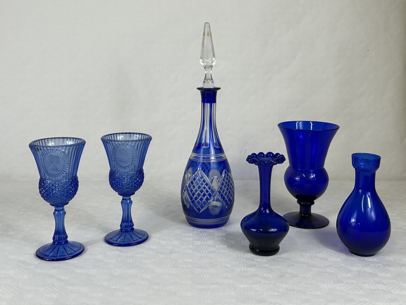 Glas- och kristallföremål, 5 delar, bla Böhmisk kristall, 1900-tal.
