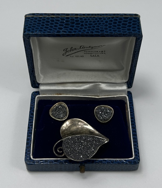 Örhängen, ett par, och brosch, Alton, silver.