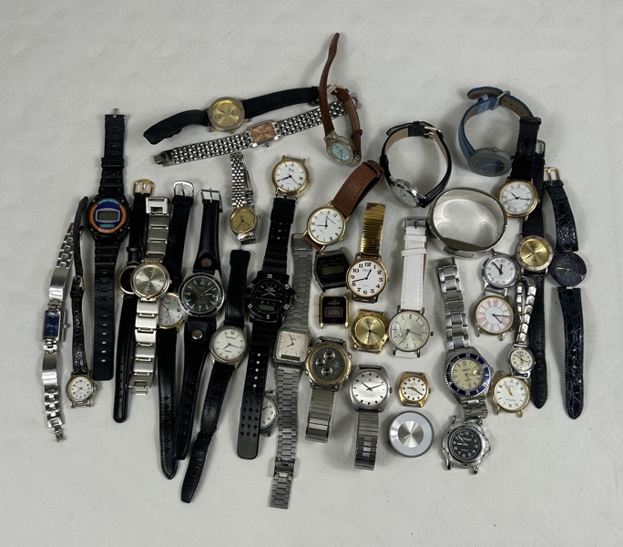 Parti armbandsur, bla Certina.