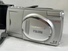 Kameror, 2st, Canon AV-1 och Olympus, och en högtalare.