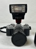 Kameror, 2st, Canon AV-1 och Olympus, och en högtalare.