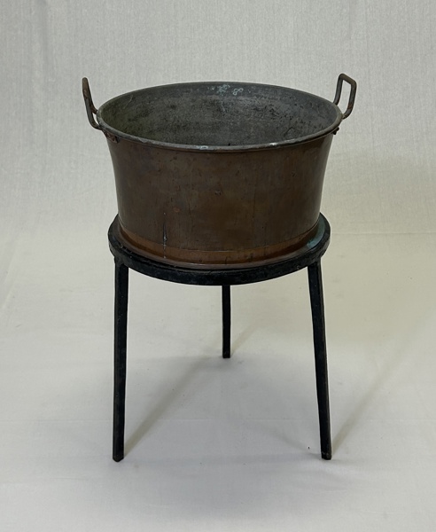 Koppargryta på benställning, 1900-tal.