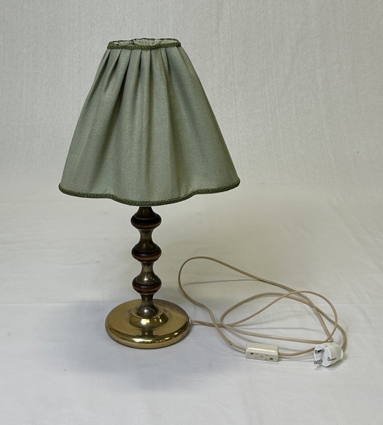 Bordslampa, mässing/trä, 1900-tal.