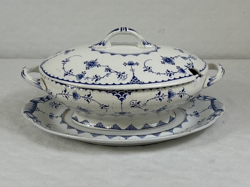 Terrin med fat, flintgods, "Alva", Gustafsberg, 1900-talets början.