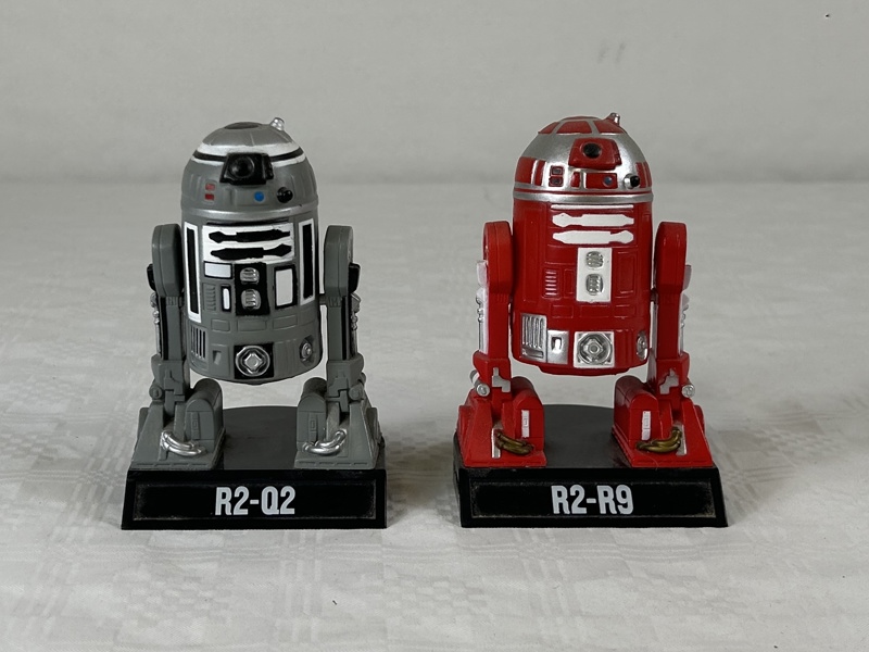 Modellfigurer, 2 st, Star Wars, R2Q2 och R2D9.
