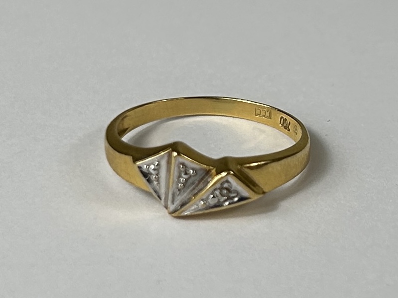 Ring, 18k guld, med stenar.