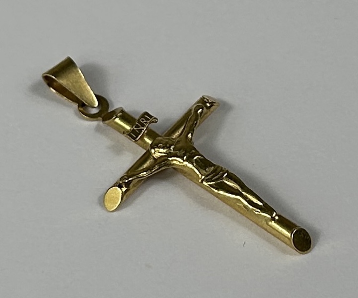 Hänge i form av ett kors, 18k guld.