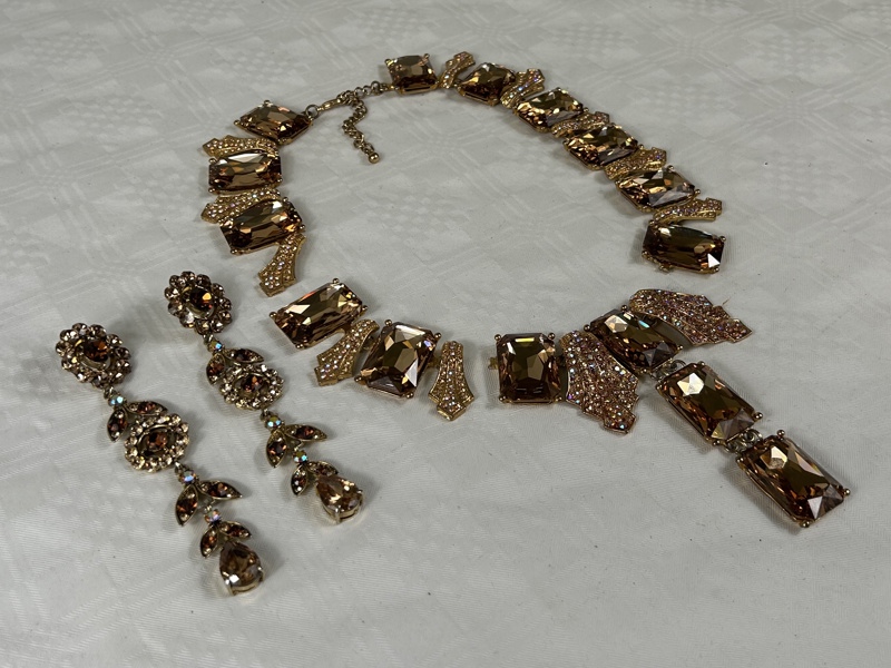 Halsband och örhängen, design Lars Wallin.