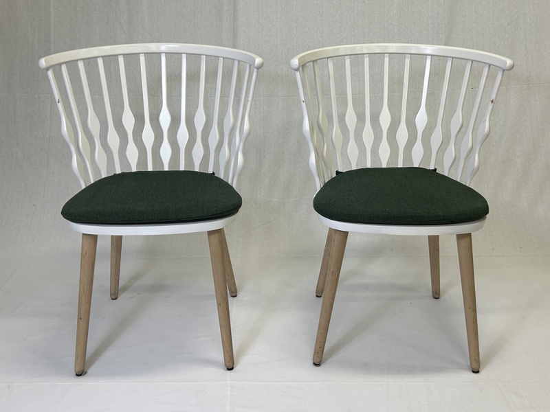 Patricia Urquiola. Matsalsstolar, ett par, Nub SO 1420.