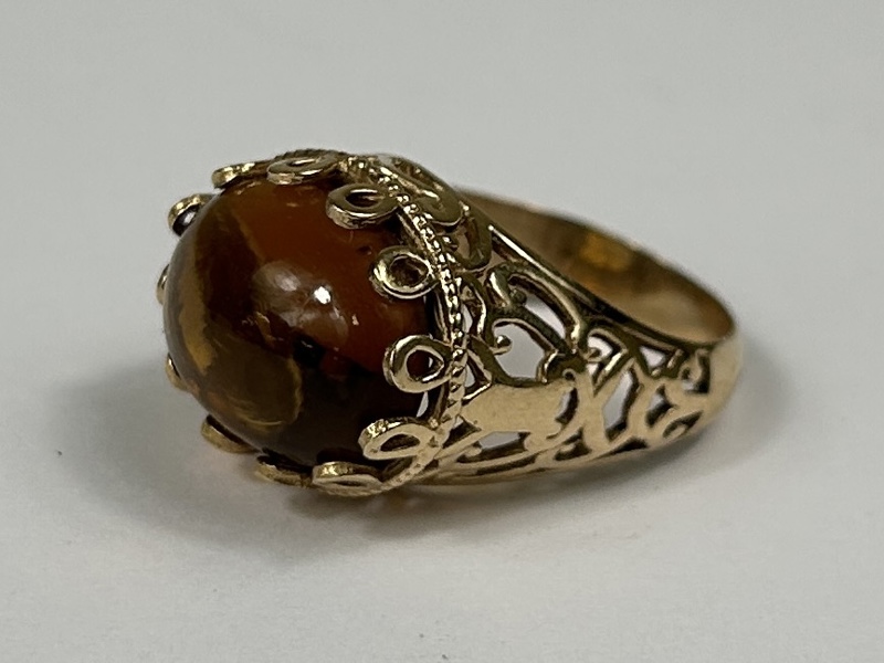 Ring, 18k guld, med sten.