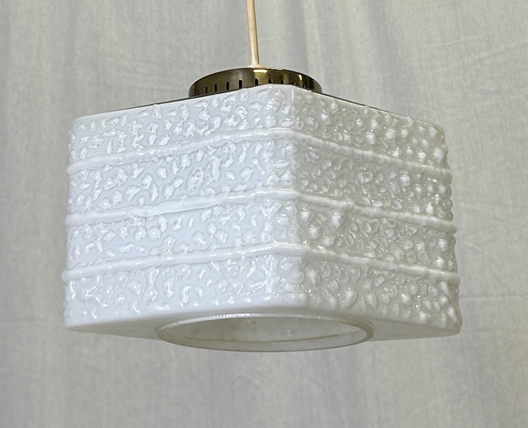 Taklampa, glas och mässing, 1900-talets mitt.