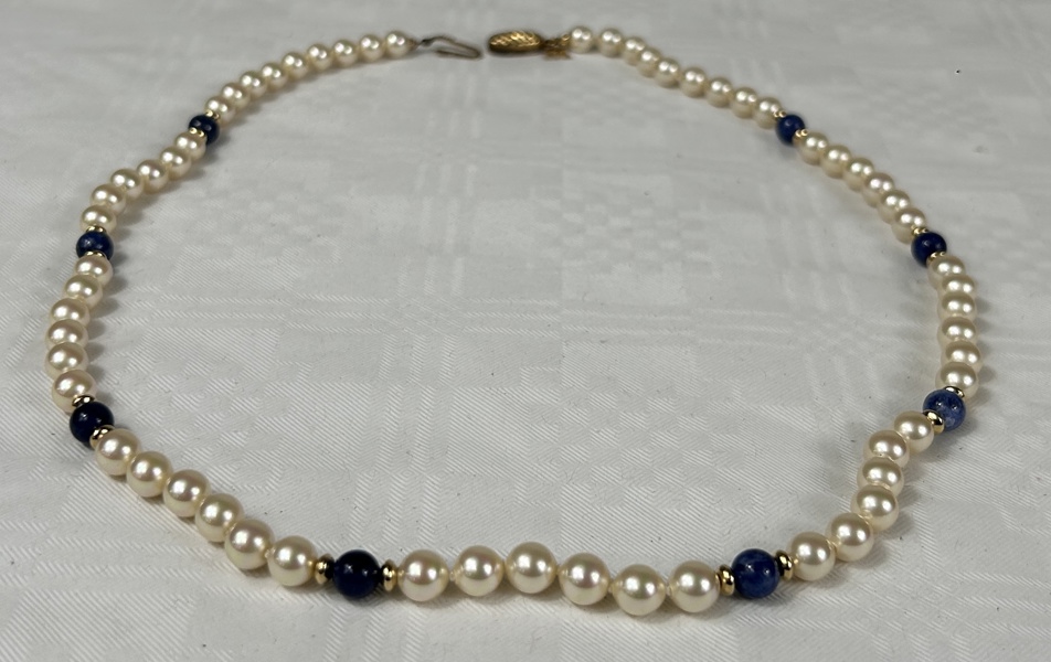 Halsband med Mallorca pärlor, lås i silver/guld.