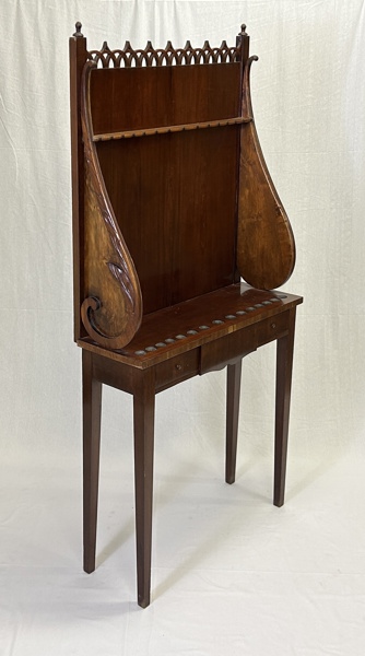 Pipställ, mahogny, 1800-talets mitt.