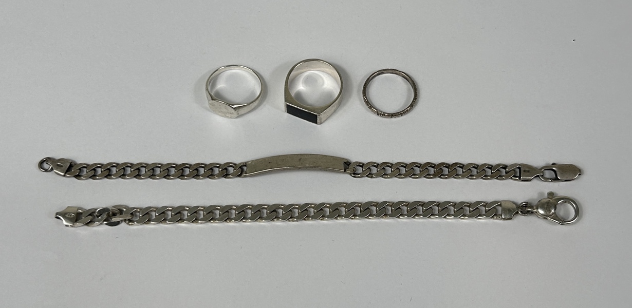 Ringar och armband, silver.