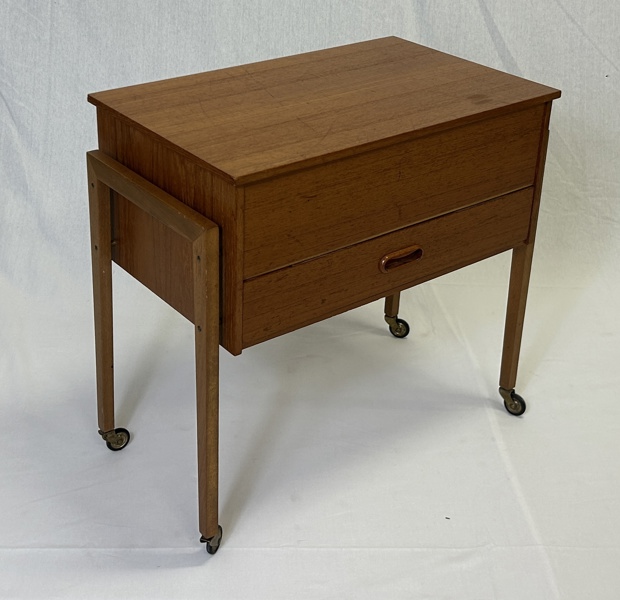 Syskrin på hjul, teak, 1900-talets mitt.