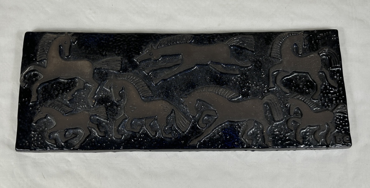 Dorothy Clough, Väggplakett, "Hästar", Upsala Ekeby, 1970-tal.