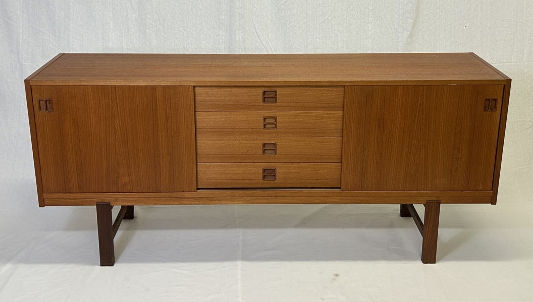 Sideboard, 1900-talets mitt.