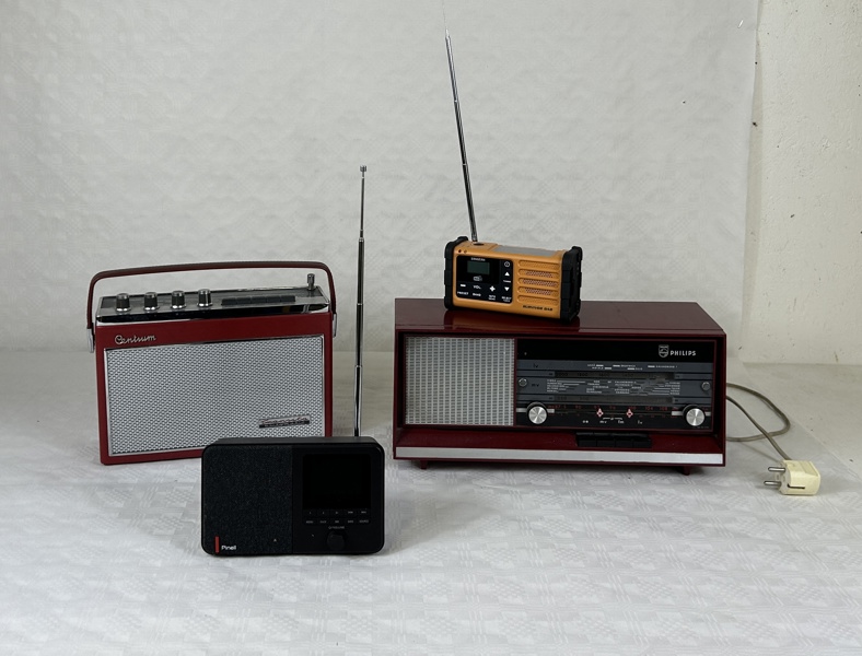 Radioapparater, 4 st, en Philips.