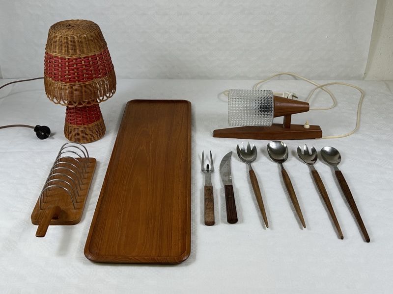 Diverselåda bla teak.
