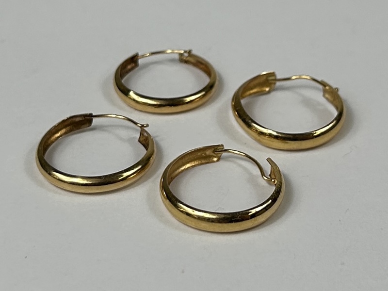 Örhängen, två par, 18k guld.