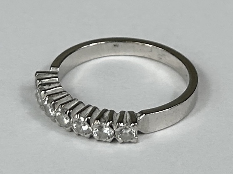 Ring, 18k vitguld, med diamanter.