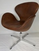 Arne Jacobsen. Fåtölj, "Svanen", Fritz Hansen, Danmark, Cognac Skinn, 1965.