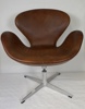 Arne Jacobsen. Fåtölj, "Svanen", Fritz Hansen, Danmark, Cognac Skinn, 1965.