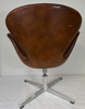 Arne Jacobsen. Fåtölj, "Svanen", Fritz Hansen, Danmark, Cognac Skinn, 1965.