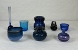 Diverse glasföremål, bla Bertil Vallien.