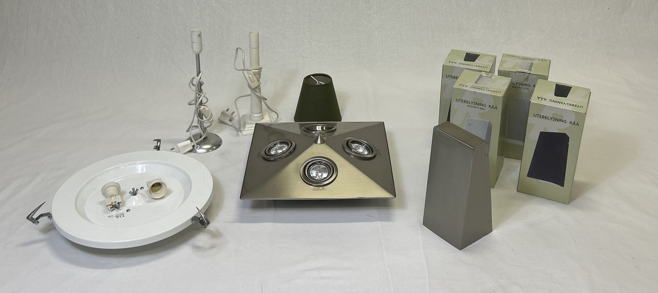 Parti lampor, 8 st, bla utebelysning.