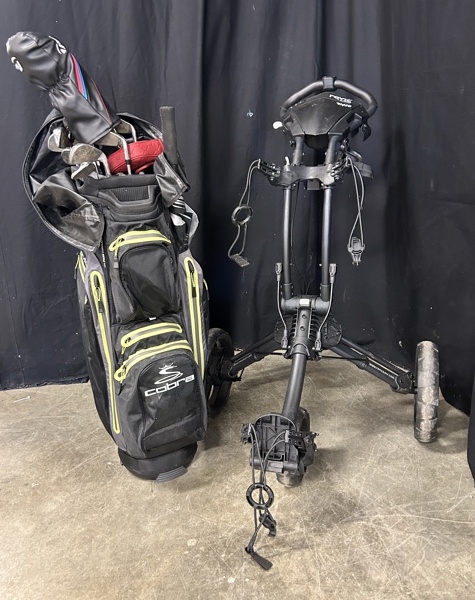 Golfvagn med väska och klubbar m.m.