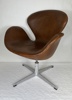 Arne Jacobsen. Fåtölj, "Svanen", Fritz Hansen, Danmark, Cognac Skinn, 1965.