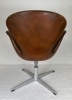 Arne Jacobsen. Fåtölj, "Svanen", Fritz Hansen, Danmark, Cognac Skinn, 1965.