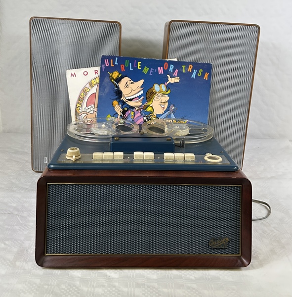 Bandspelare Ericsson, med 2 st högtalare "Braun".