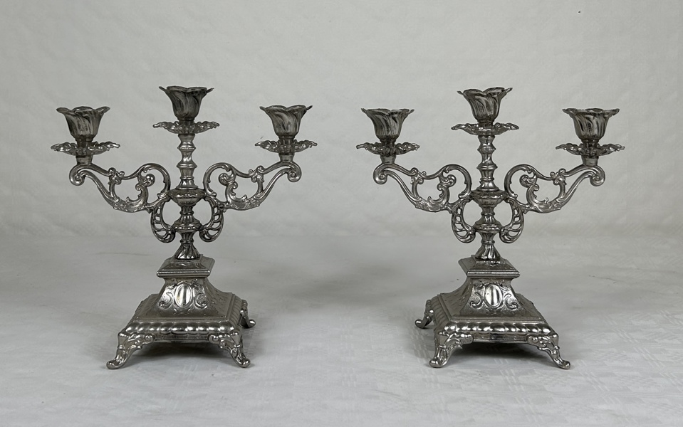 Ljuskandelabrar, ett par, rokokostil.