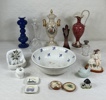 Diverse porslin och glasföremål.