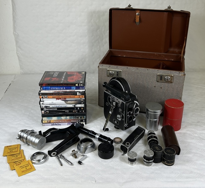 Filmkamera med väska samt tillbehör m.m.