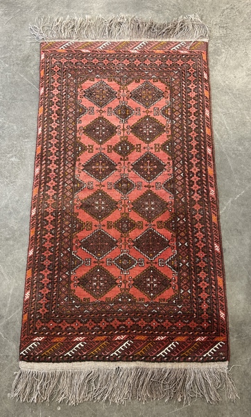 Handknuten matta, orientalisk.