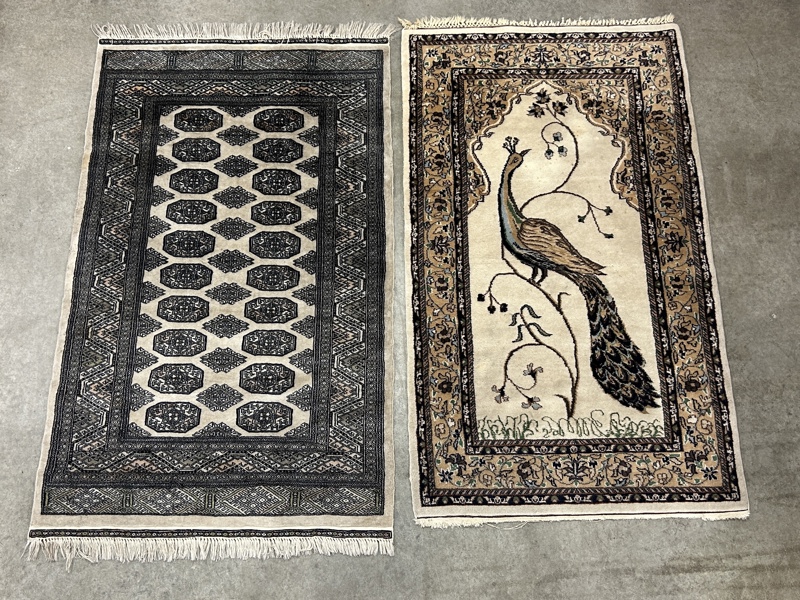 Mattor, 2 st, handknutna.