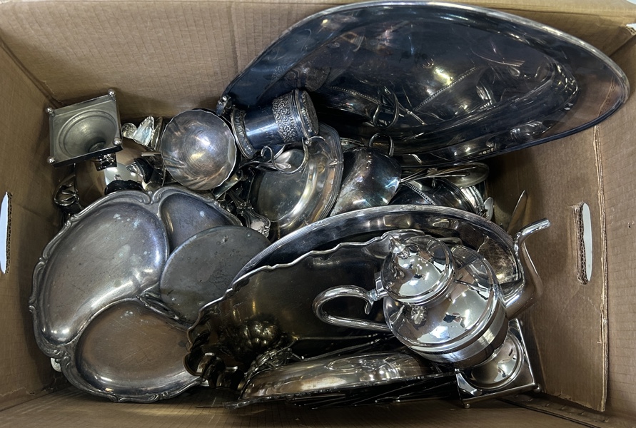 Diverse nysilverföremål, ca 25,3 kg.