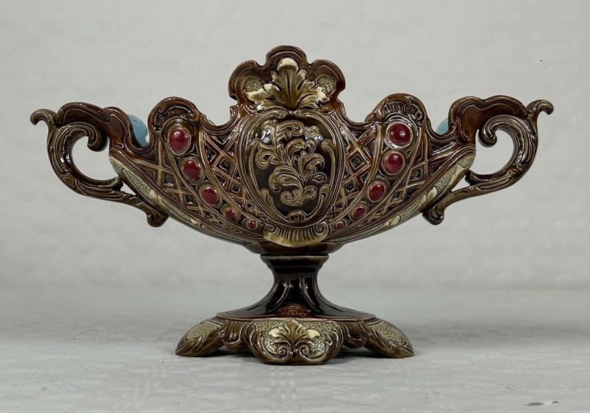 Jardiniére, majolika.