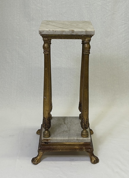 Piedestal, förgylld med marmorskivor, 1900-tal.